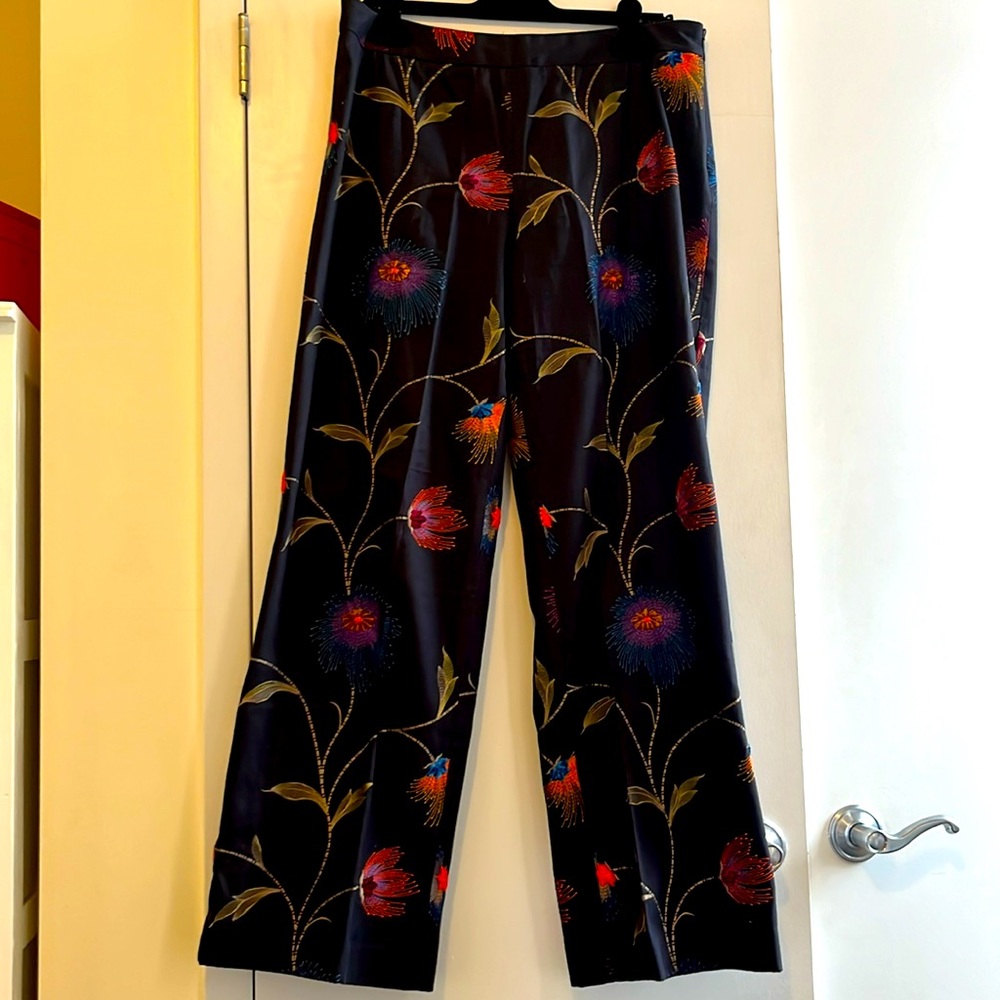Embroidered Paperwhite Cotton Slacks